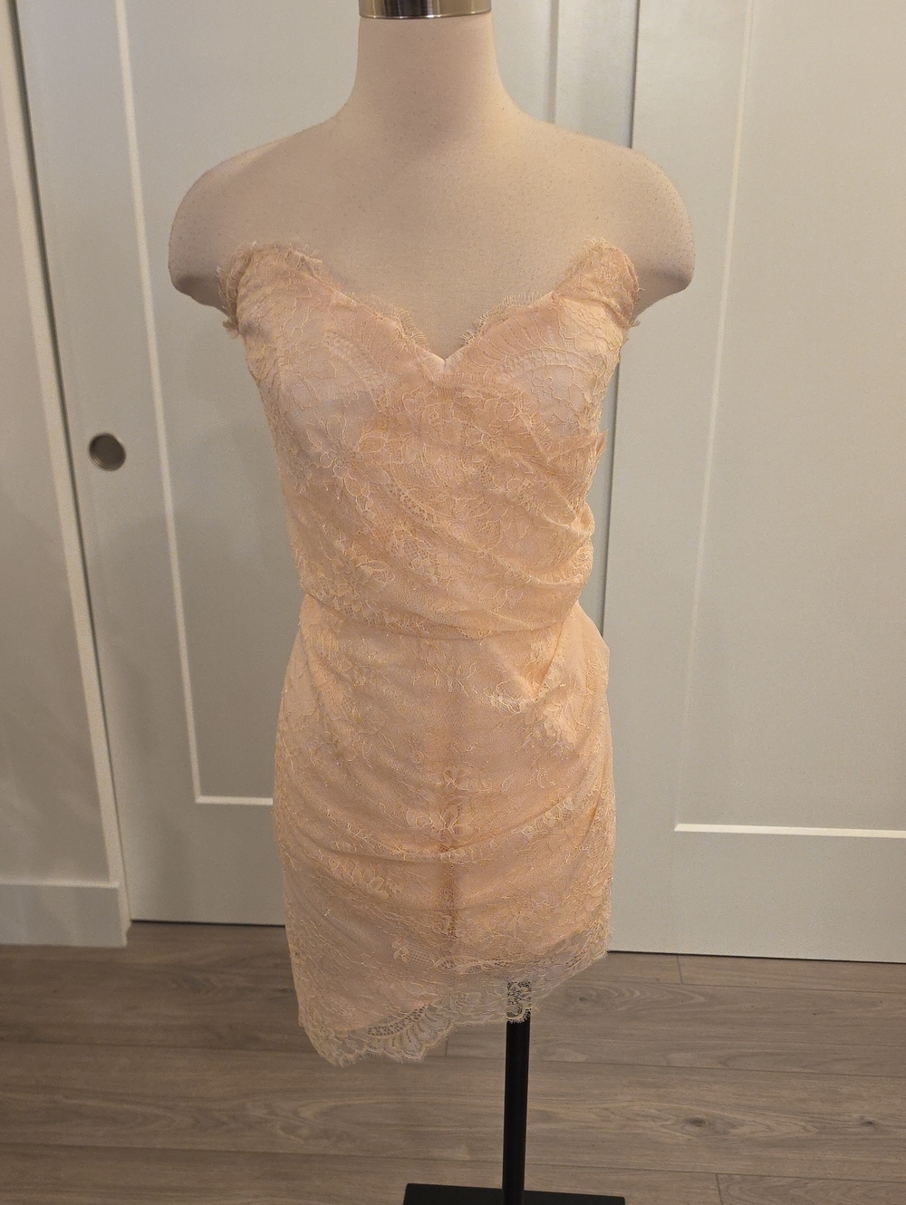NBD strapless Lace Mini Dress with built in bra & lined Peach color size XL NWTS